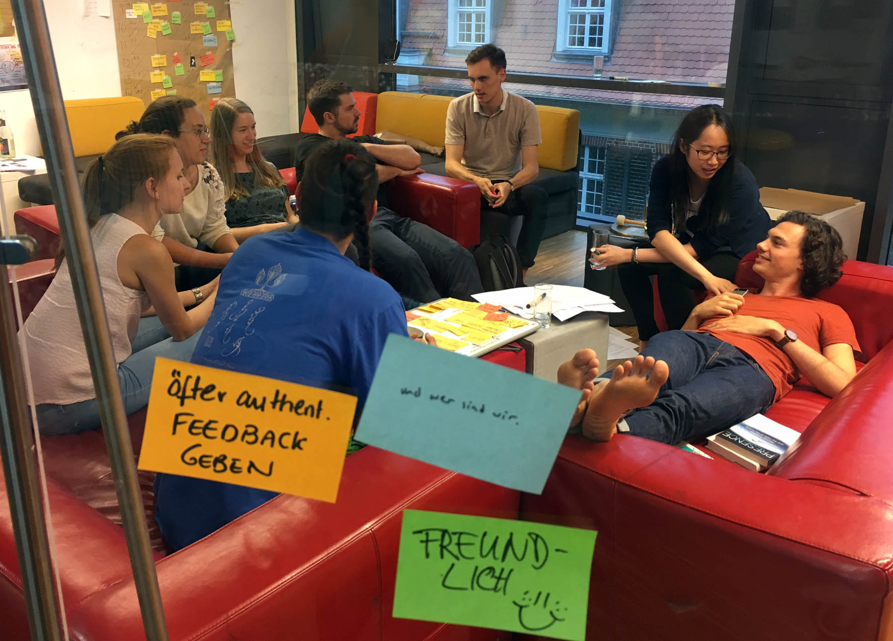 Students working together at the HPI D-School